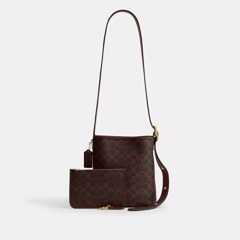 Bleecker Bucket Bag 21 in Signature Canvas
