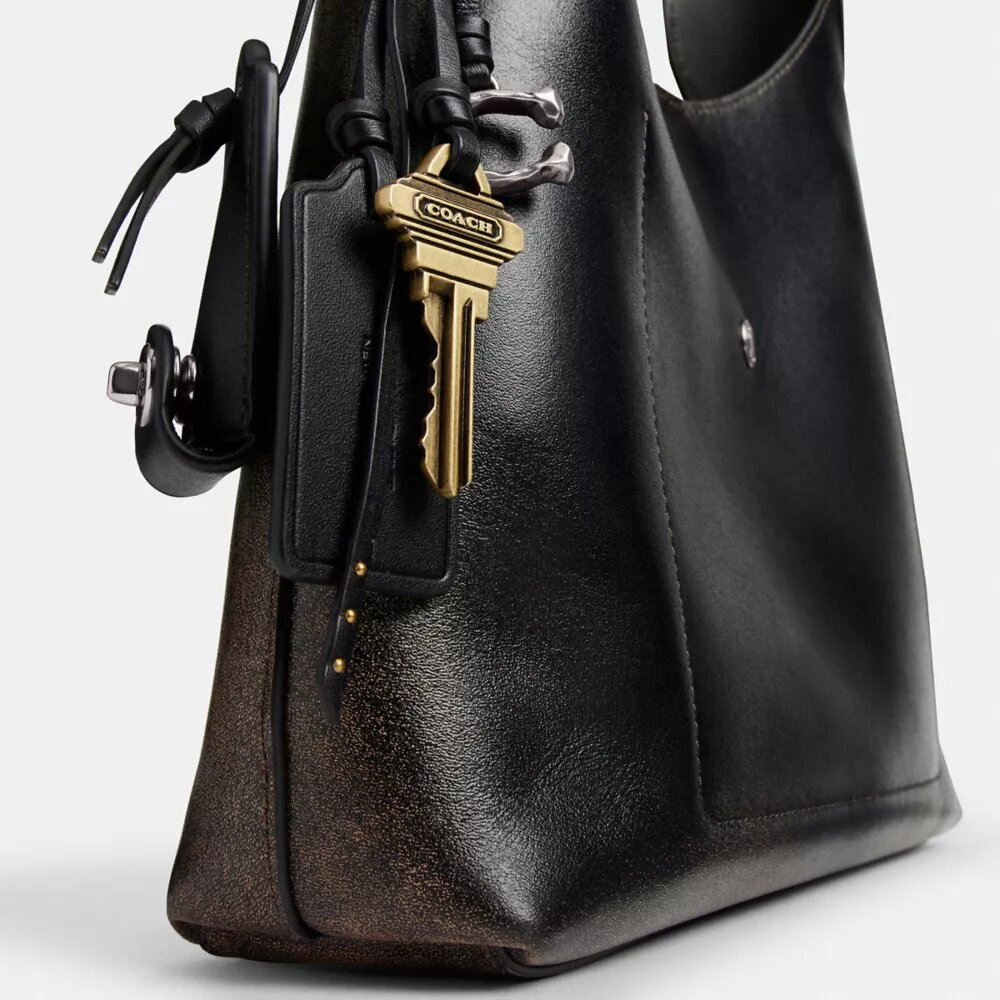 Brooklyn Shoulder Bag 28 in Loved Leather