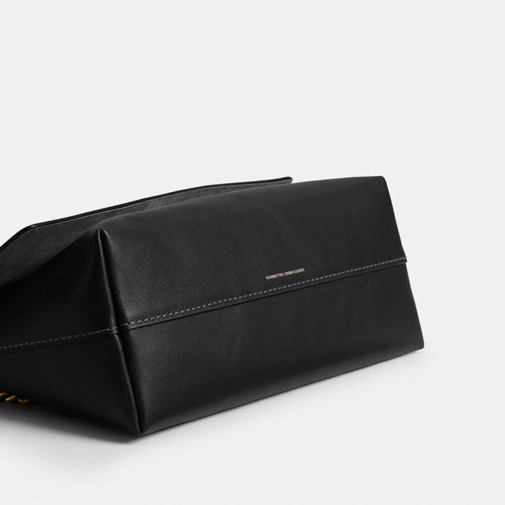 Chelsea Shoulder Bag 30 with Chain