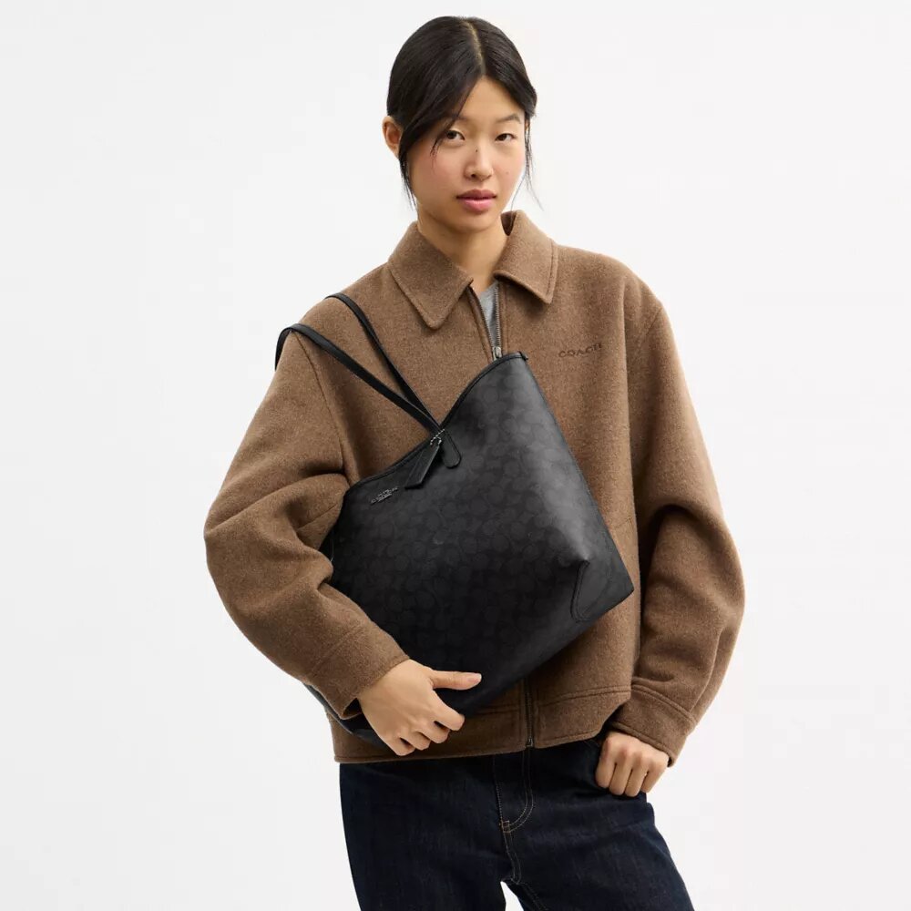 City Tote Bag in Signature Canvas