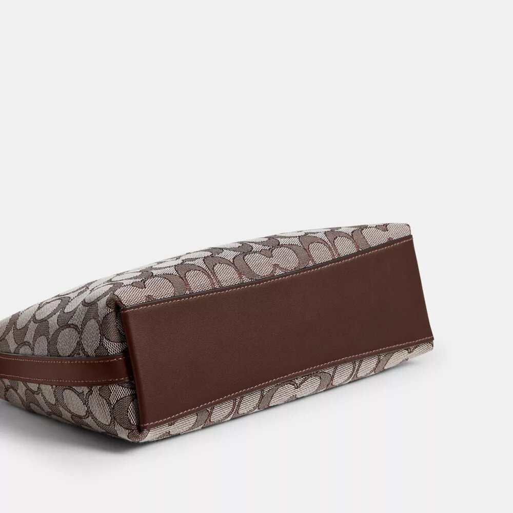 Juliet Shoulder Bag 25 in Signature Jacquard