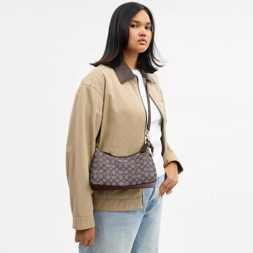Juliet Shoulder Bag 25 in Signature Jacquard