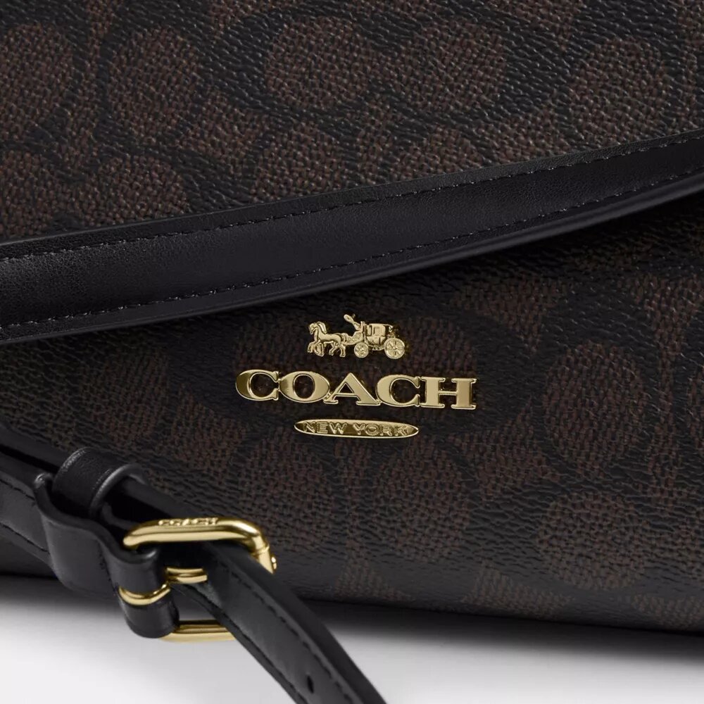 Laurel Shoulder Bag in Signature Canvas