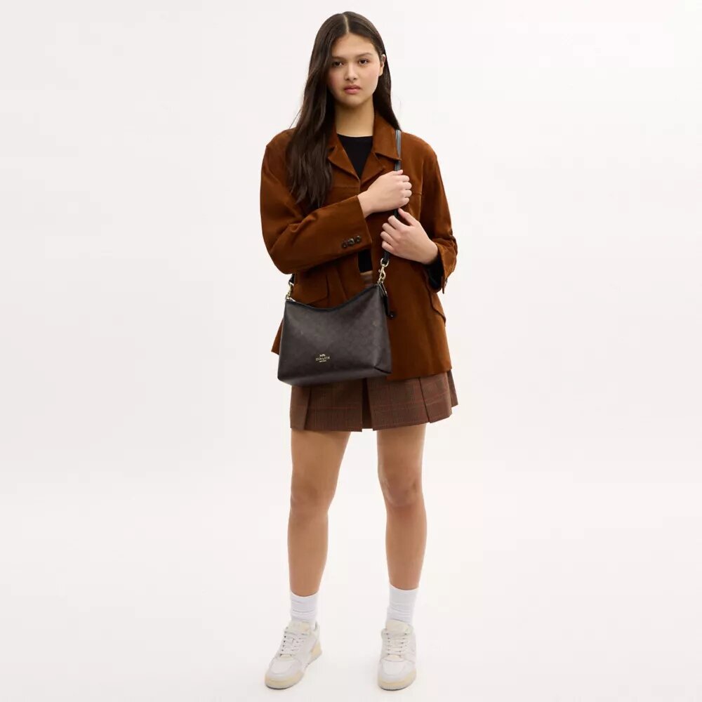 Laurel Shoulder Bag in Signature Canvas
