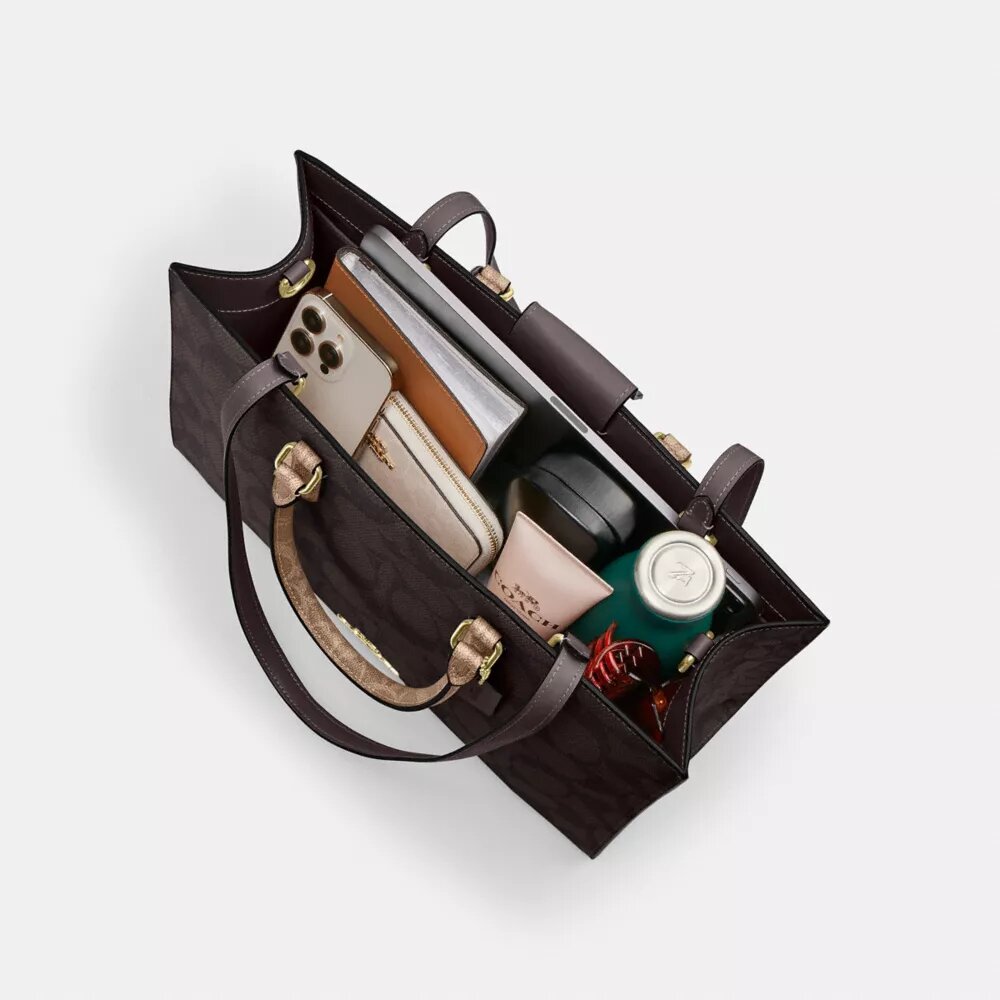 Maggie Tote Bag in Blocked Signature Canvas