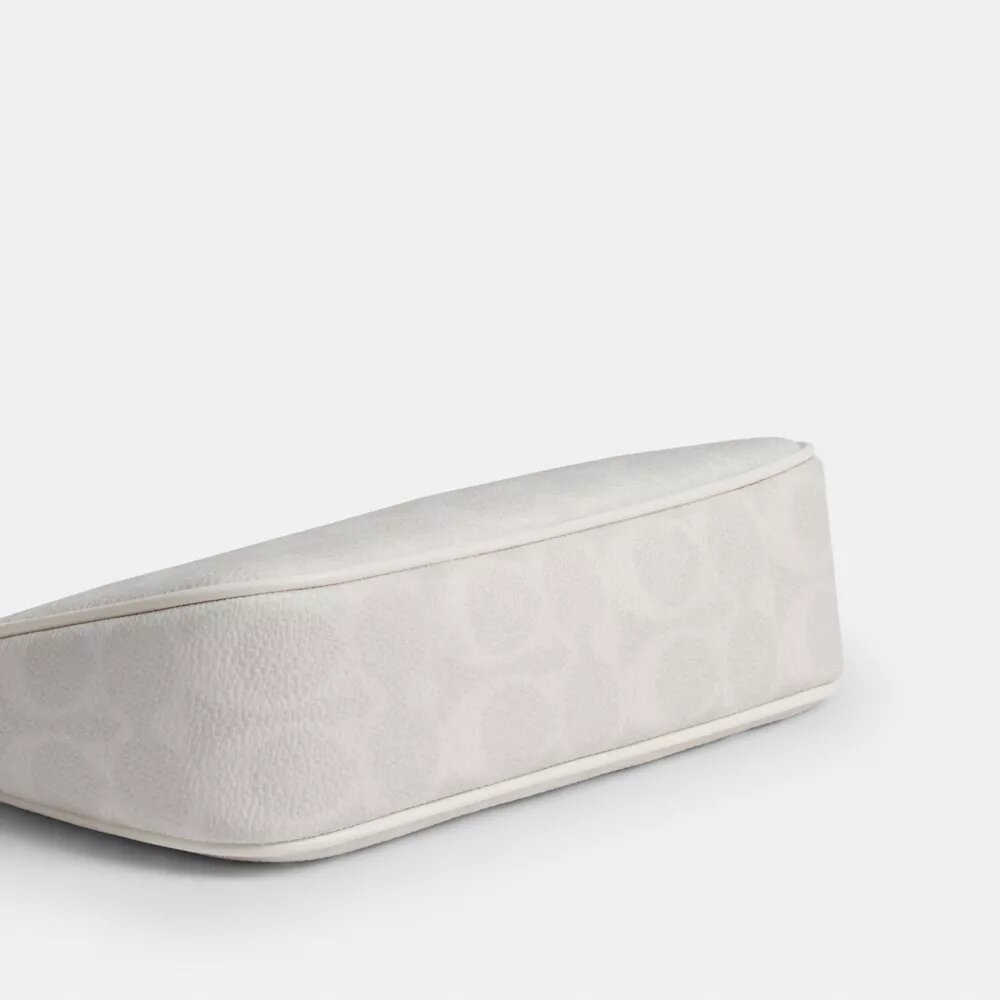 Nolita 19 in Signature Canvas