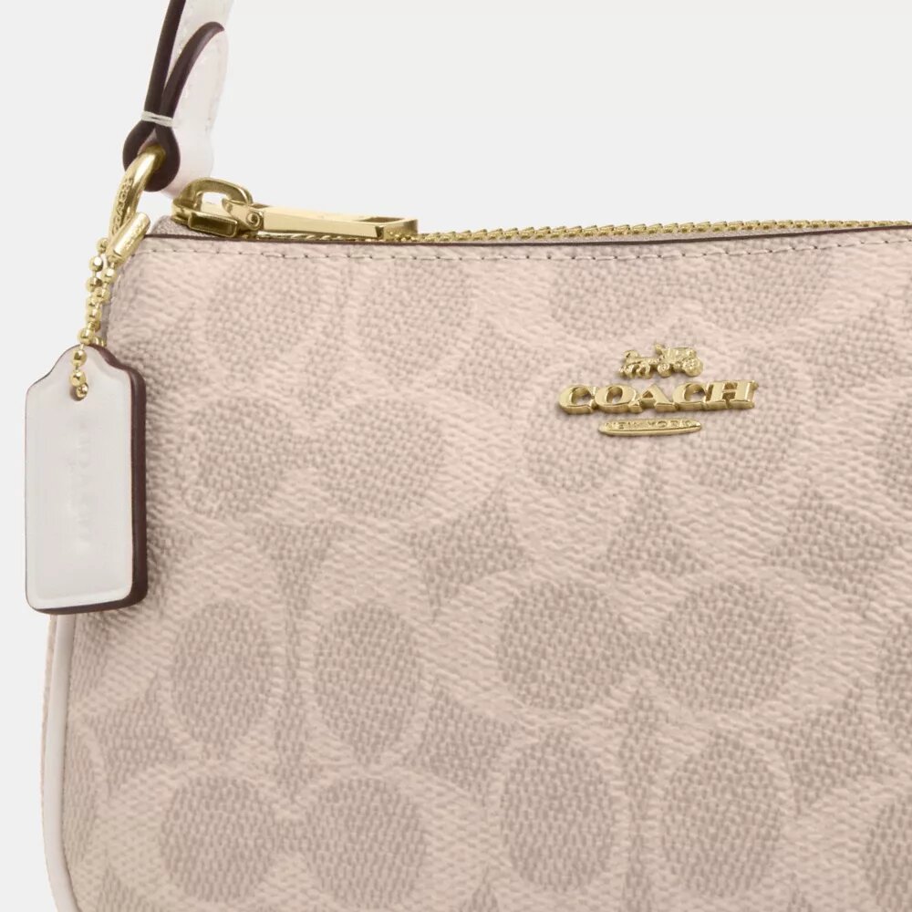 Nolita 19 in Signature Canvas